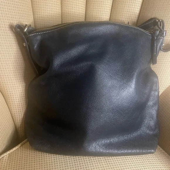 - Dooney & Bourke Large Dillen Bag -GUC - Picture 14 of 16